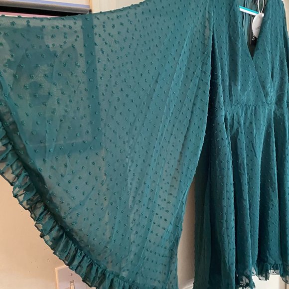 Elegant Green V-Neck Dress - Picture 4 of 10